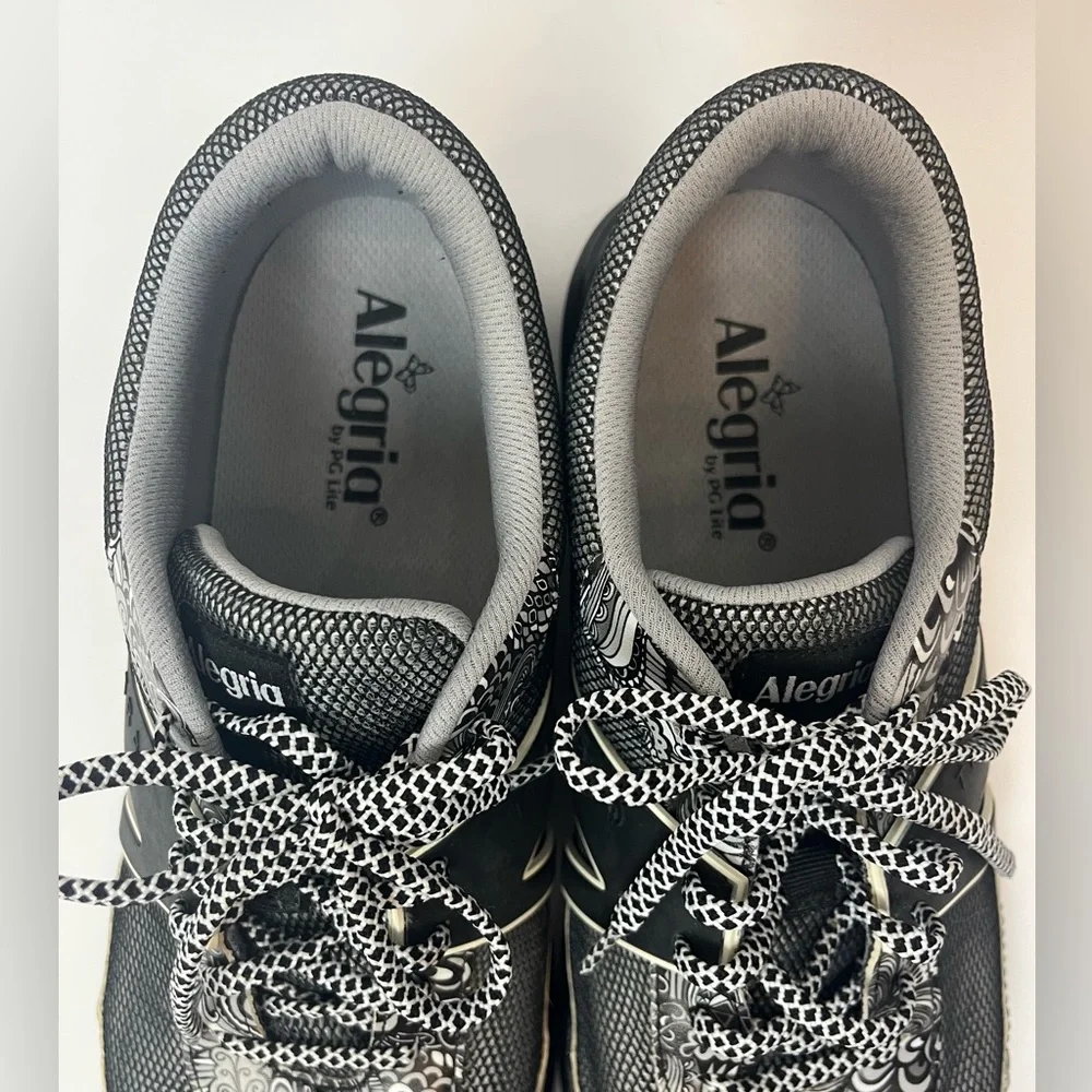 Algeria Women’s Traq Qarma Black/White Wild Child Black‎ Leather Sneakers sz 42